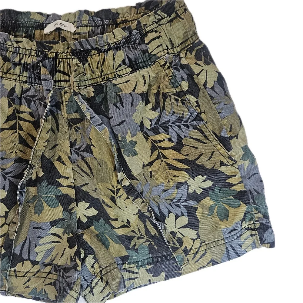Nicole Miller Floral‎ Shorts Womens XS Green Casual Summer Beach Boho Vacation